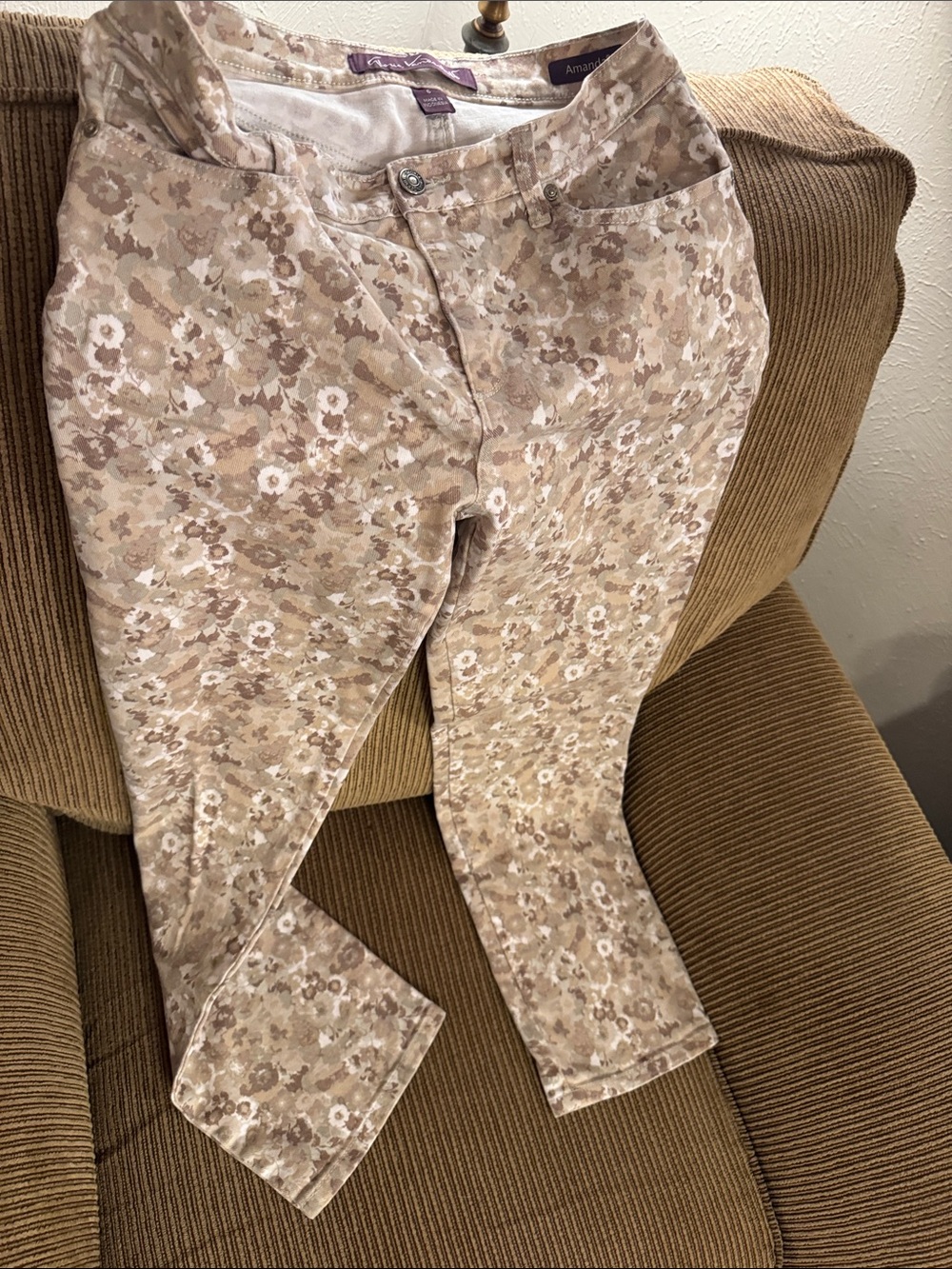 Gloria Vanderbilt Beige Floral Skinny Jeans Size 6